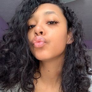 Meet your Posher, Ayana